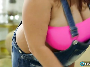Housework never looks better than when a sexy plumper is doing the cleaning.