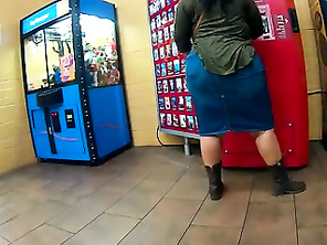 Chunky Latina PLUMP butt jean skirt