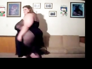 SSBBW blond dancing