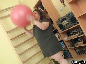 Huge booty plumper gets laid