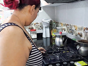 Seducing my stepmother to fuck in the kitchen