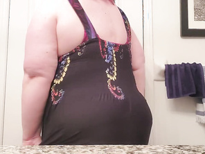 Voluptuous Housewife striptease