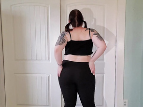 Fat Slut Lady Sparks Shows Off Her Yoga Pants