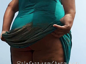 Pregnant slut Milf Shows Her vagina on a Public Beach