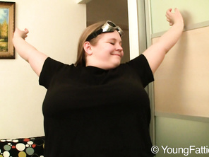 boobs,butt,hipsampthighs plus a pretty face, ide love to get her pregnant