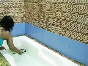 Desi cute cute aunty bath and sexy sex in water!! Best tamil aunty sex